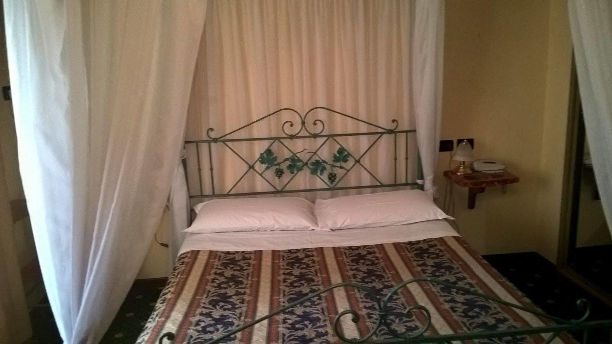 Hotel Parigi Castel San Pietro Terme Zewnętrze zdjęcie